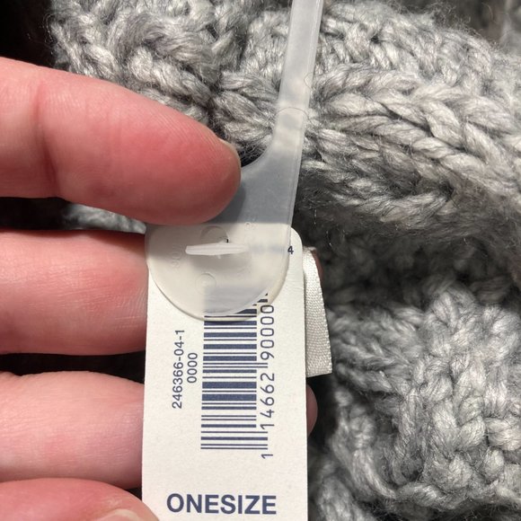 NWT Cable knit infinity scarf - Picture 2 of 4